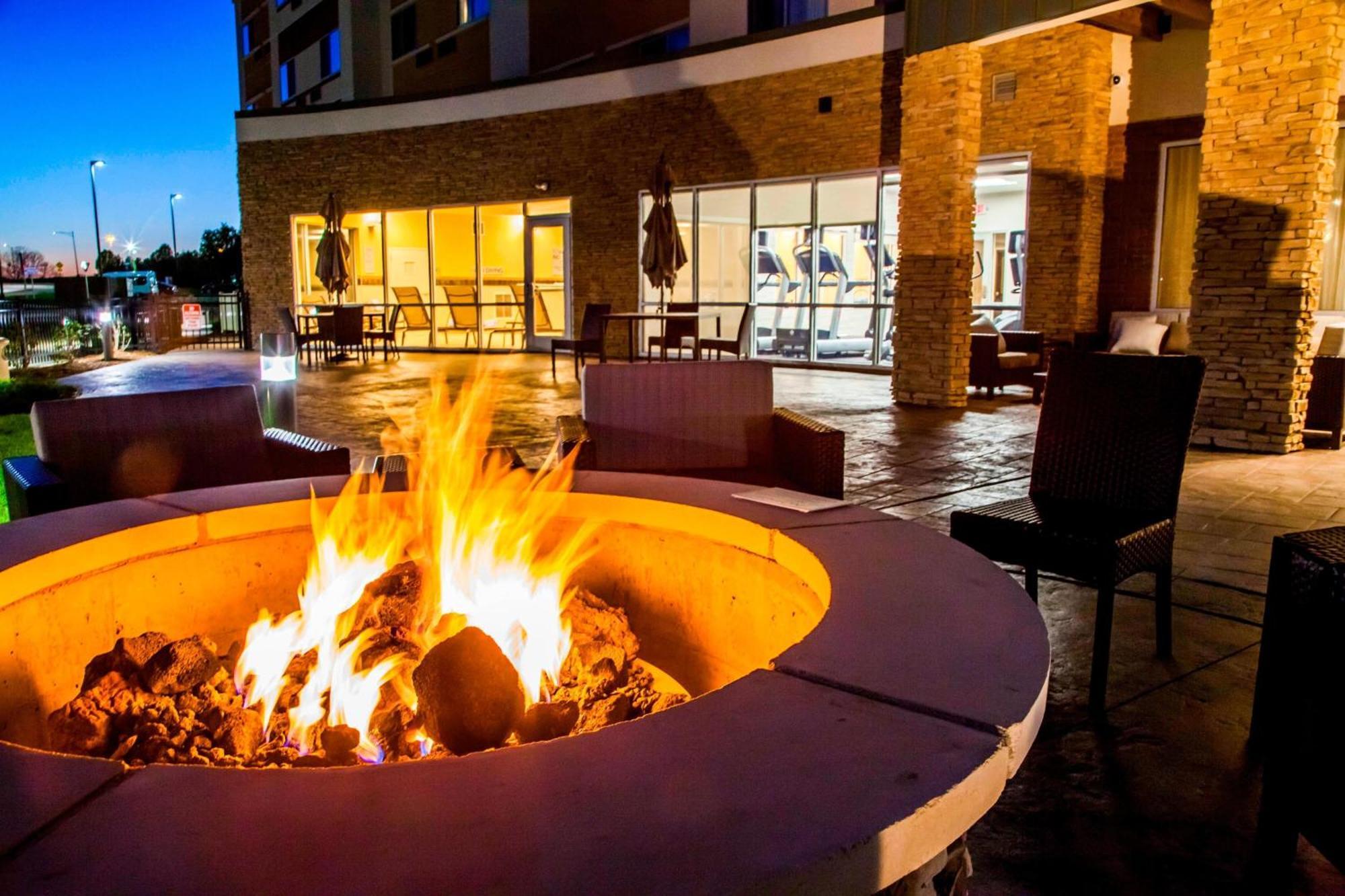 Hotel Courtyard By Marriott St. Louis St. Peters à Saint Peters Extérieur photo